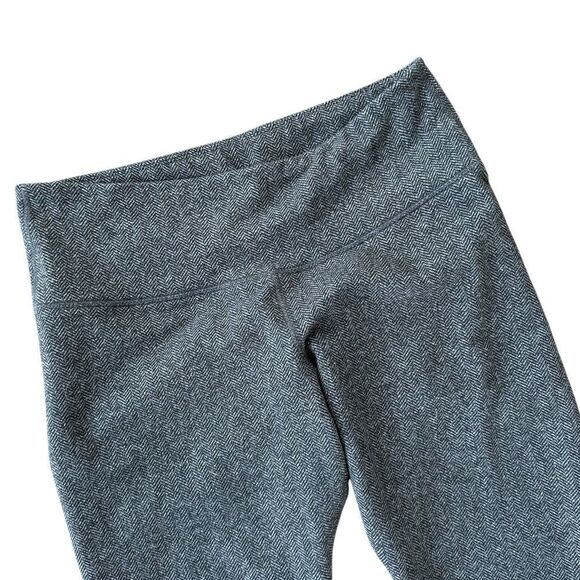 Old Navy Active High-Waisted CozeCore Herringbone Leggings Large Grey - Picture 4 of 6